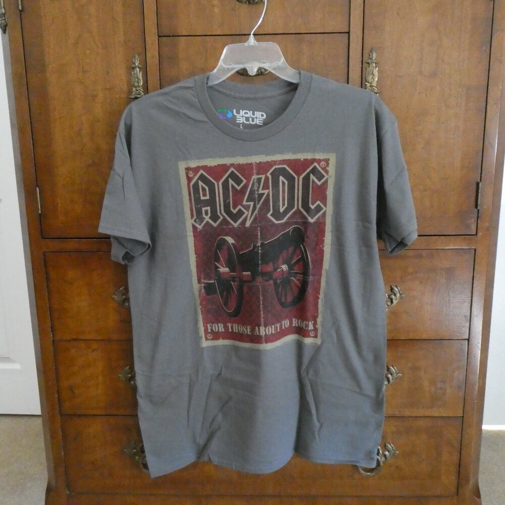 NWOT- AC/DC Mens T-shirt - Size L